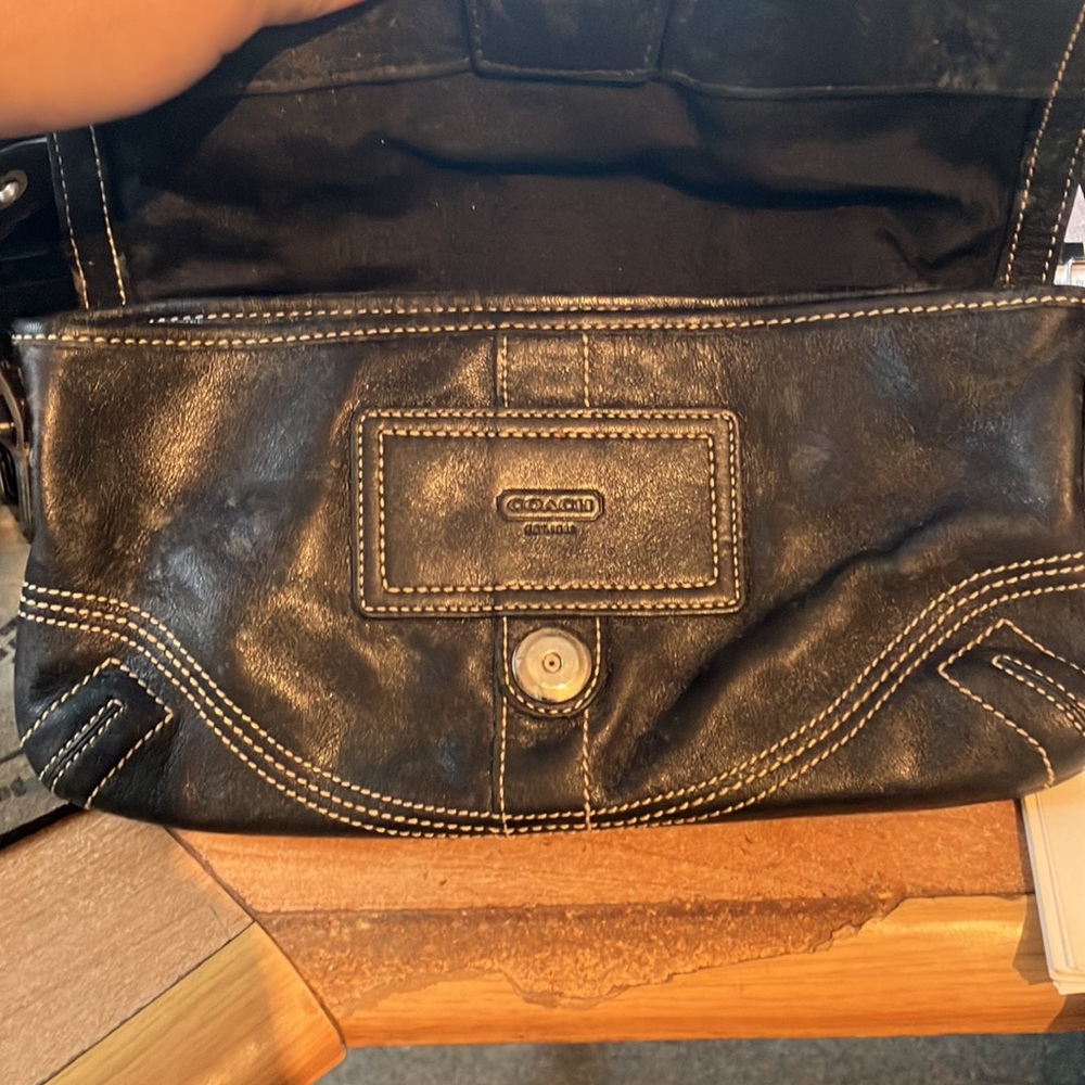 Coach bag! - Picture 2 of 7